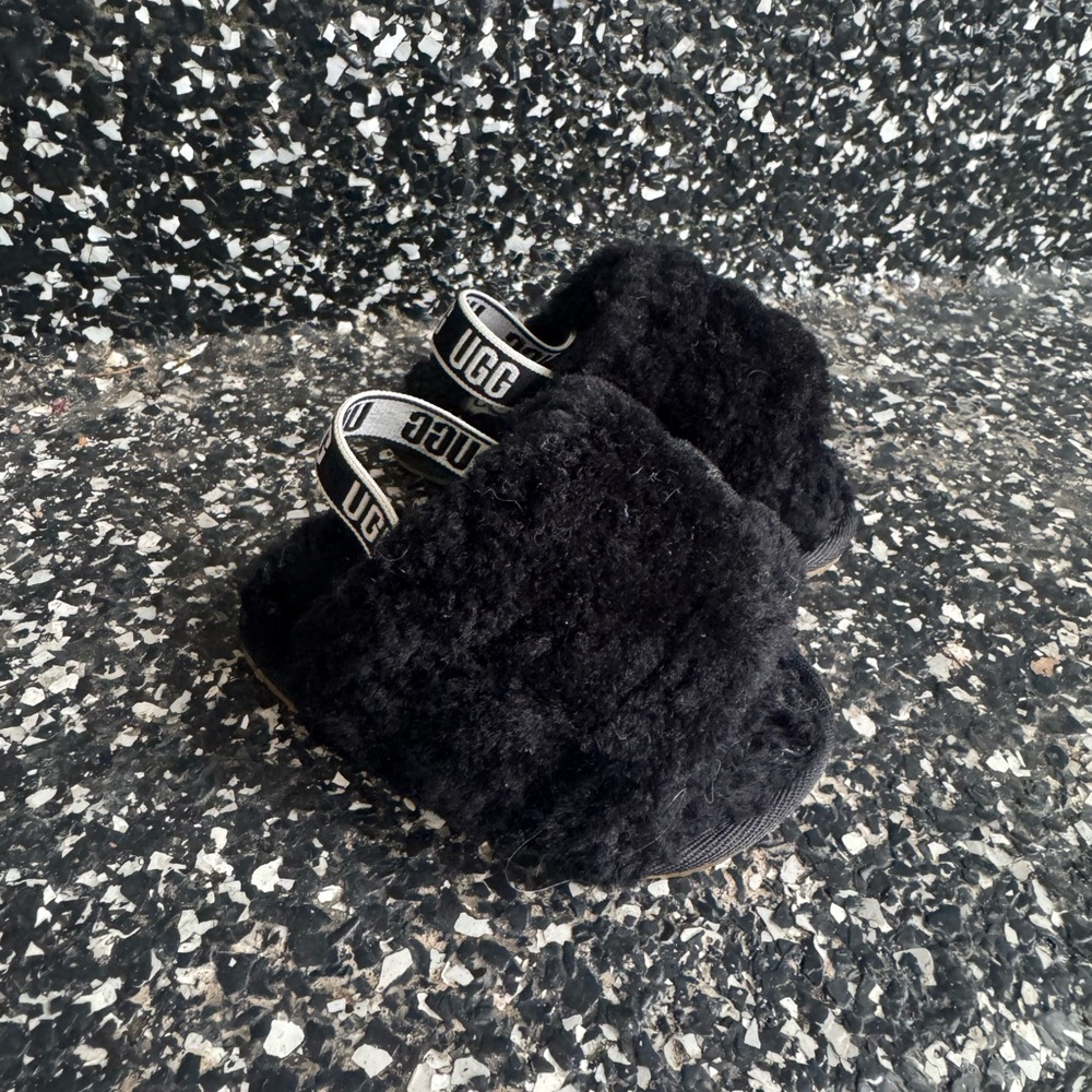 EUC UGG Fluff Yeah Baby Slippers Size 4-5 Baby